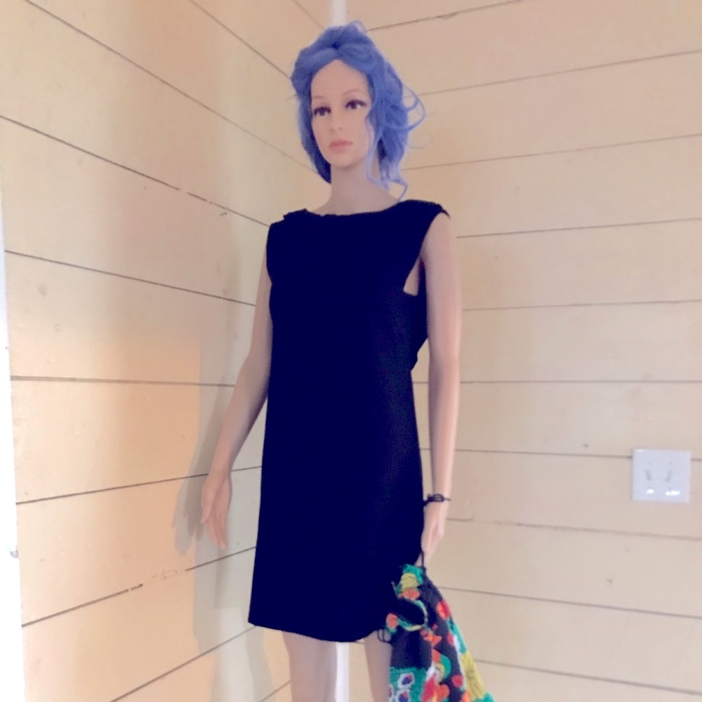 sfera ~ backless little black dress - Picture 6 of 8